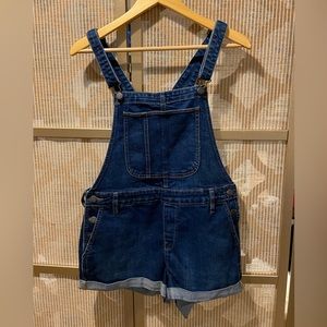 Old navy denim overall shorts in dark denim, size medium